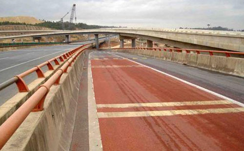 新和轻载防滑路面粘结材料